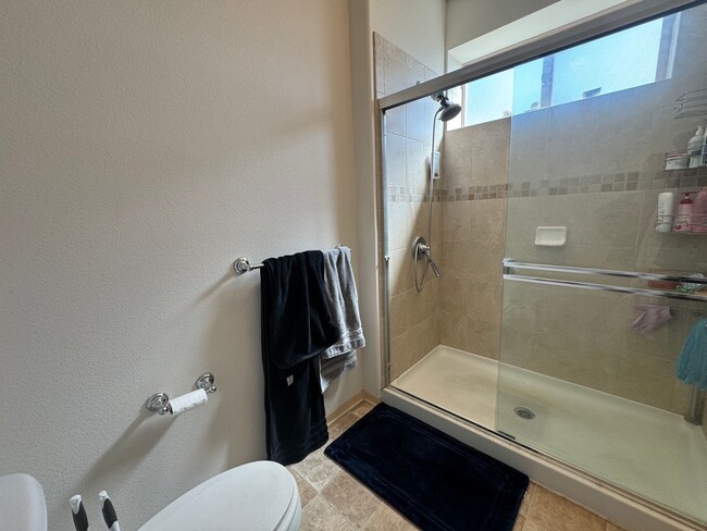 Building Photo - Beautiful 3-Bedroom & 3-Bathroom (Kapolei,...