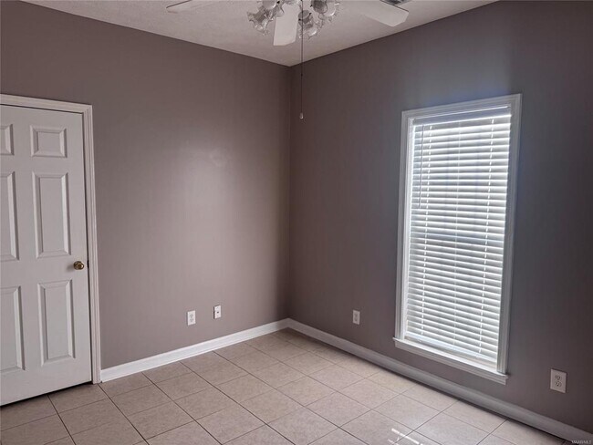 Building Photo - 1924 Dundee Dr