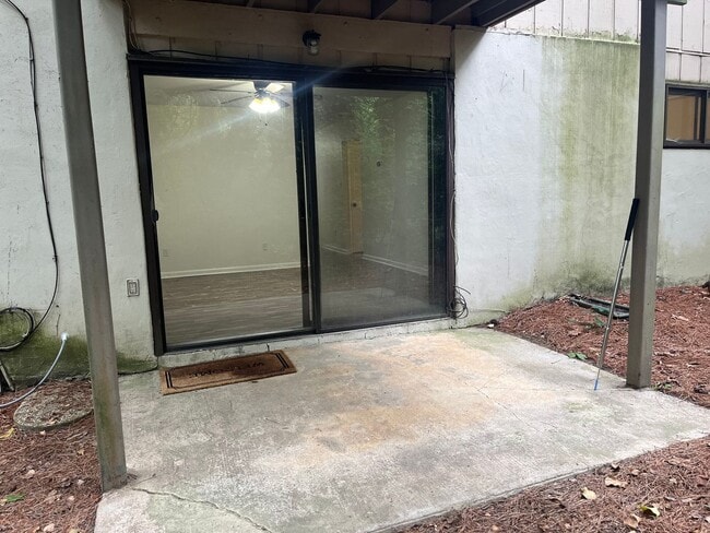 Building Photo - North Raleigh Move-In Ready Condo, On Grou...