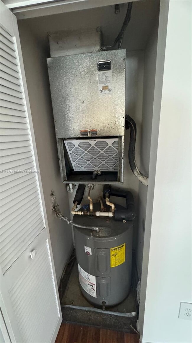 Building Photo - 131 SW 117th Ave