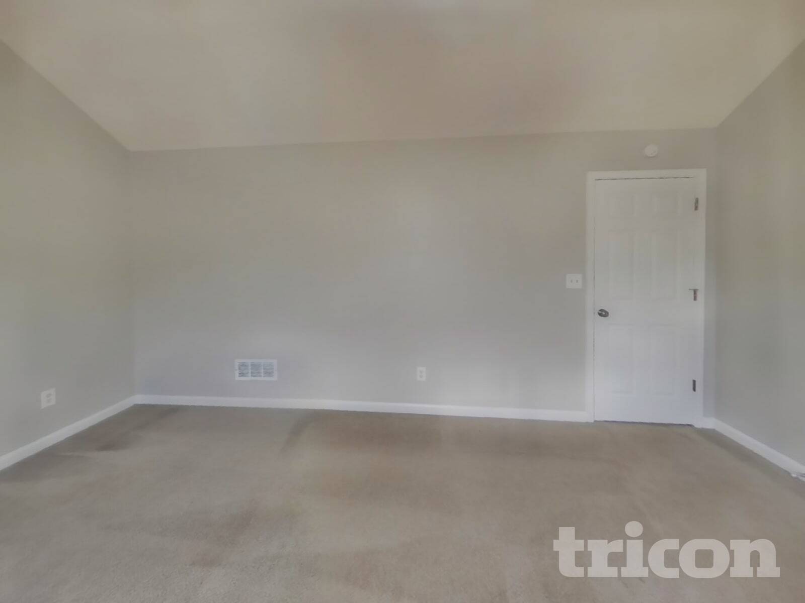 Building Photo - 4074 Five Oaks Ct