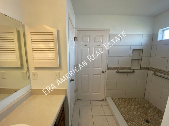 Building Photo - 4032 Leesway Cir