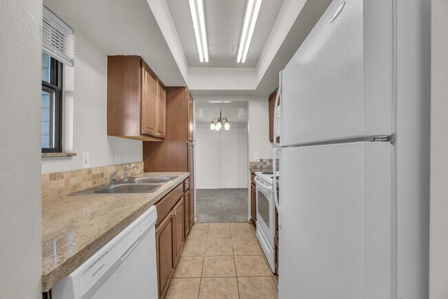 Building Photo - POWDERWOOD 1 BEDROOM