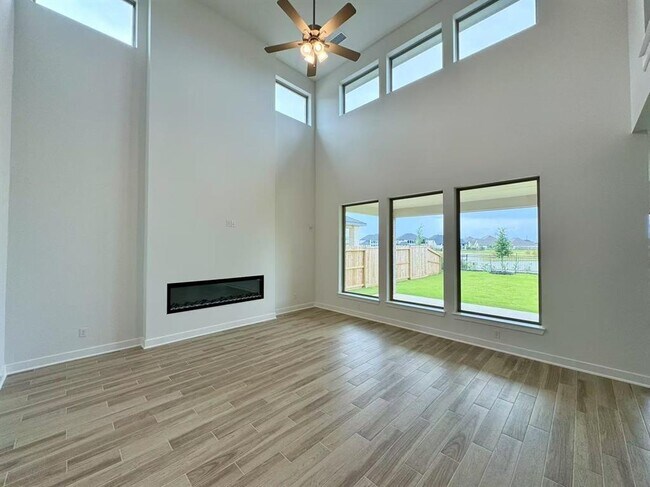 Building Photo - 31019 Sun Vly Dr