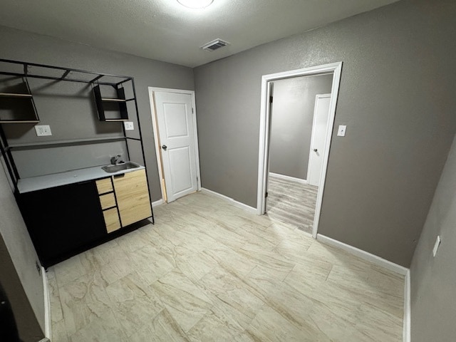 Kitchen Table Space - 1510 E Hattie St