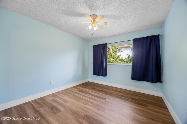 Building Photo - 500 Summerset Ct