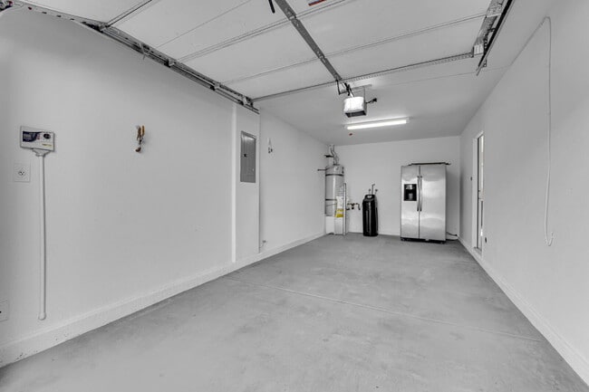 Building Photo - Beautiful 3-bedroom, 2.5-bathroom home loc...