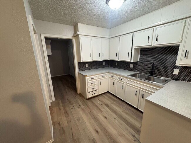 Building Photo - Stunning Home Near McCullough Park!