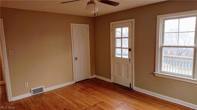 Building Photo - 1158 Castleton Rd
