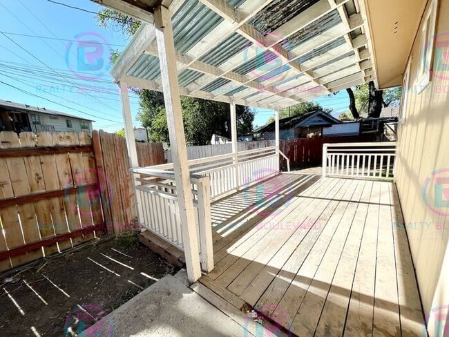 Building Photo - Charming 2-Bedroom 1 Bath fenced yard with patio