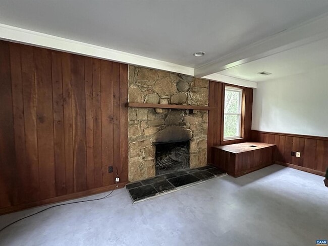 Building Photo - 1127 Round Hill Dr