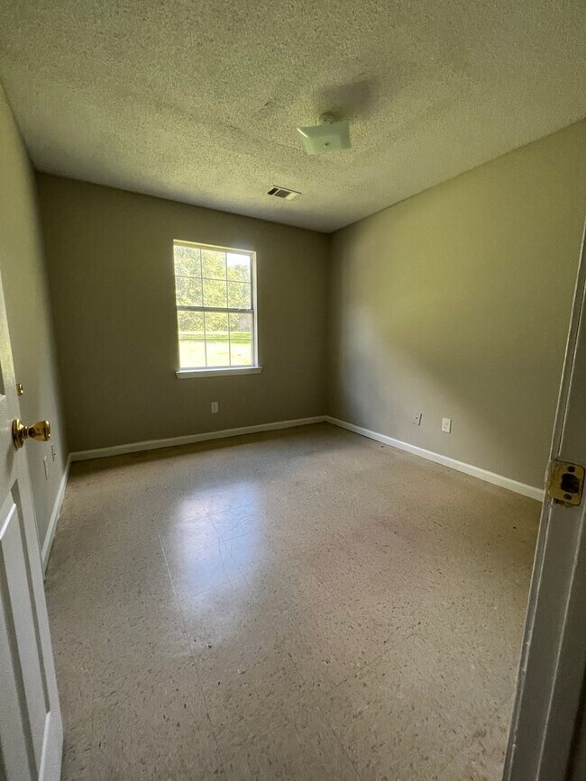 Building Photo - 8127-8127 Carlton Trail NW