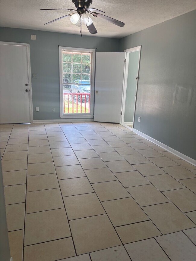 Building Photo - 4161 Yorkshire Ln