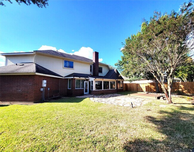 Building Photo - 2214 Old S Dr