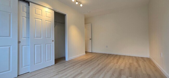 Building Photo - Everything is new! Harvard Sq! Walk to T! Large 1bd with balcony! Parking included!