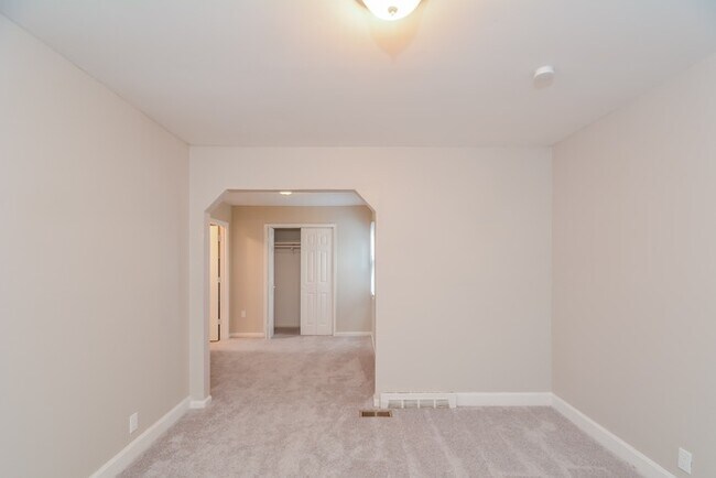 Building Photo - 927 S Plum St