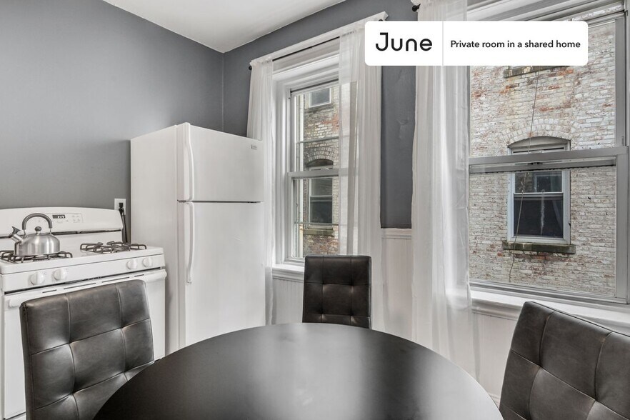 Building Photo - Room in Shared 3 bed/1 bath home