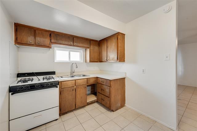 Building Photo - 506 N Elm St