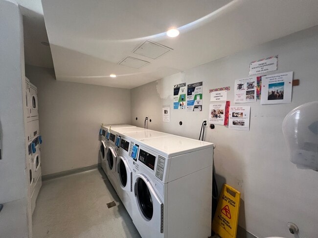Building Photo - ***$1000 Move-in special***Upgraded One Be...