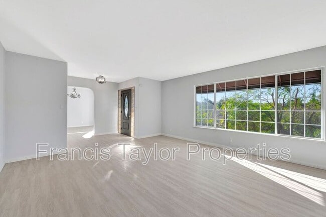 Building Photo - 16303 Avenida Florencia