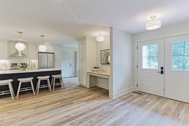 Building Photo - 607 Riverwood Pl