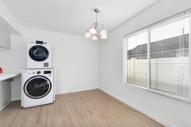 Building Photo - 1138 N Valley St