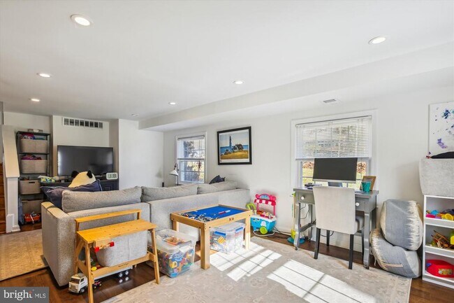 Building Photo - 7309 Pinecastle Rd