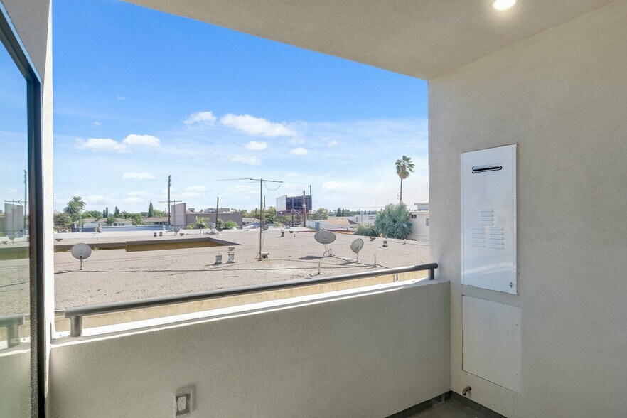 Building Photo - 3743 Midvale Ave