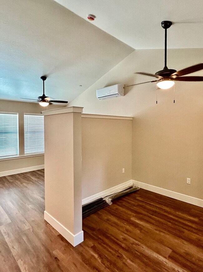 Building Photo - $1,595 Clovis Cottage,  1 Bed / 1 bath - 5th & Sunnyside Ave. / Solar Included!