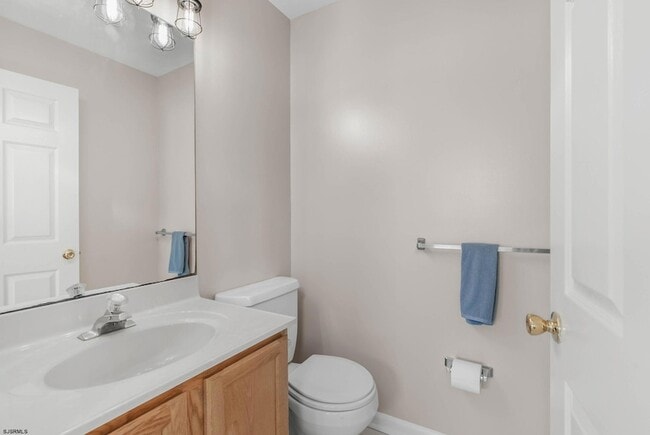 Building Photo - 413 W Beach Ave