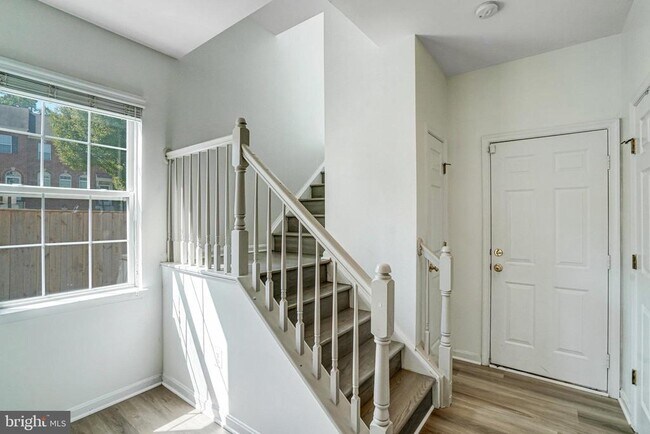 Building Photo - 8535 Wyngate Manor Ct