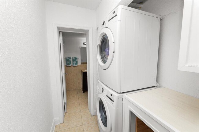 Building Photo - 1250 Mitchell St