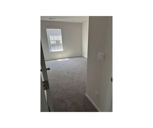 Building Photo - 1215 37th Ave Lane NE