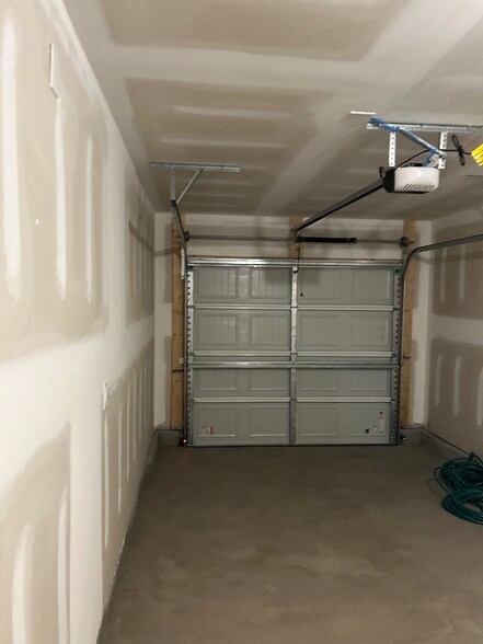 Building Photo - 84 March Crk Dr