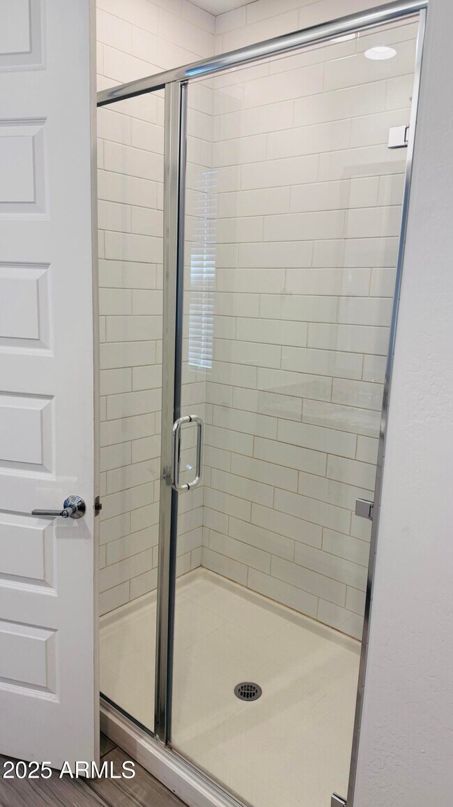 Building Photo - 9118 W Sells Dr