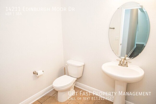 Building Photo - Spacious and Modern 4-Bedroom Home with a ...
