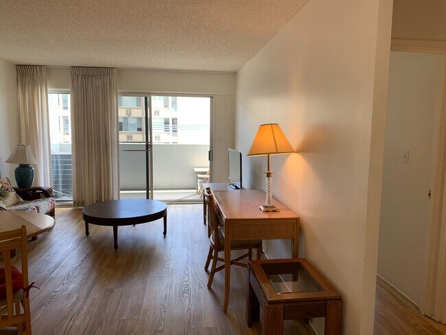 Building Photo - 2421 Ala Wai Blvd