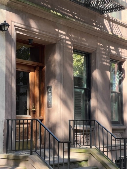 Building Photo - 68 E 93rd St