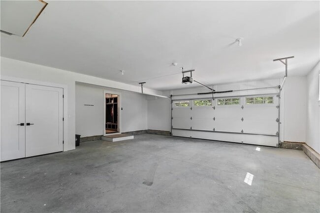 Building Photo - 561 Bristol Ferry Rd