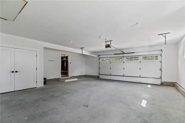 Building Photo - 561A Bristol Ferry Rd