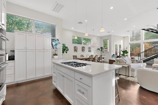 Building Photo - 807 W Gibson St