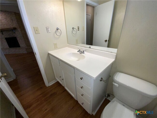 Building Photo - 510 B Cheyenne Dr