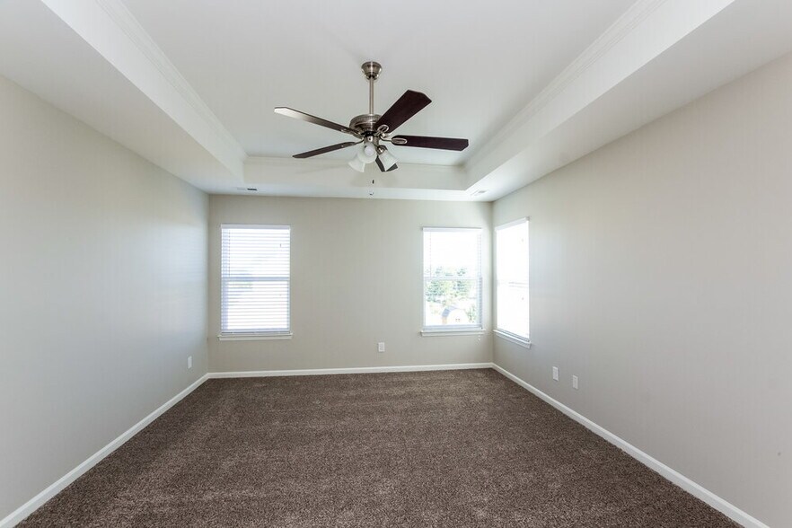 Building Photo - 5013 Broad Leaf Ct