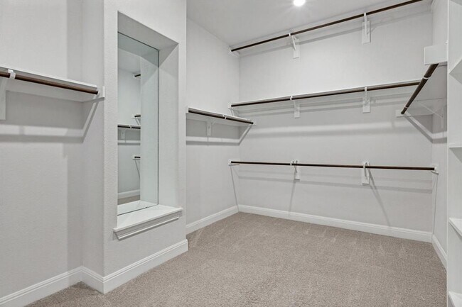 Building Photo - 727 Spinnaker Loop