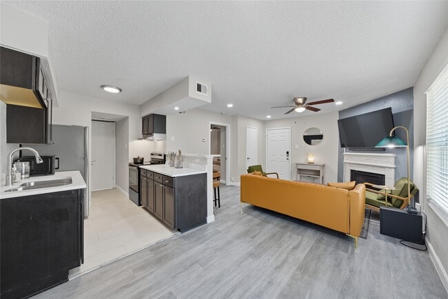 Building Photo - 2750 Holly Hall St