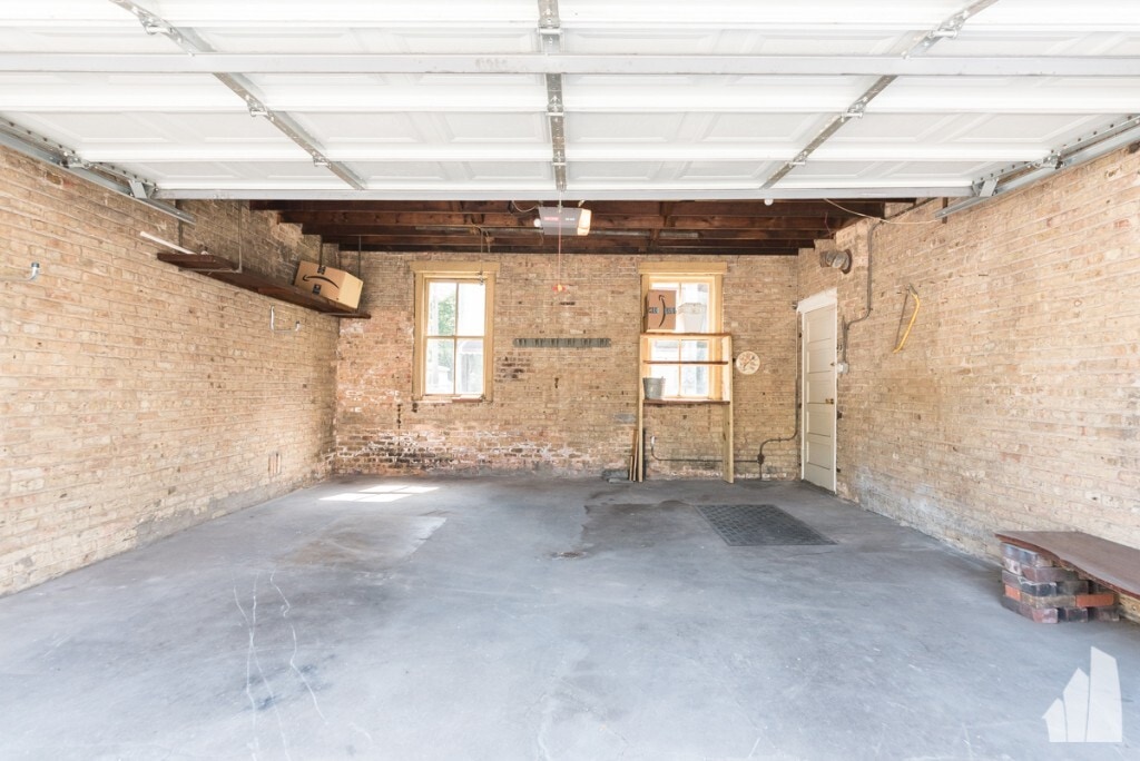 Building Photo - 3710 N Damen Ave