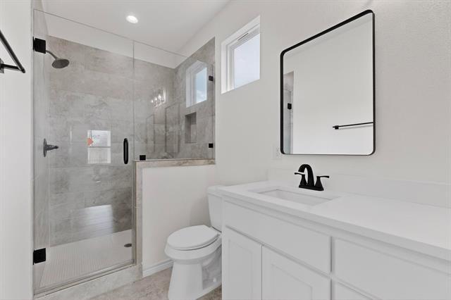 Building Photo - 1610 Life Ave