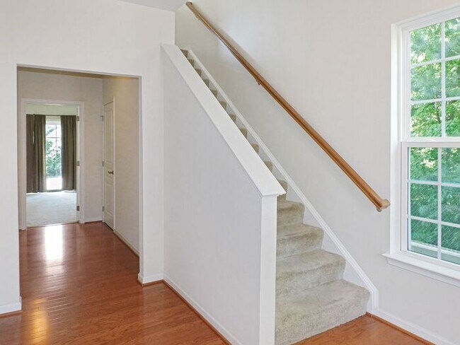 Building Photo - Pet Friendly 3 level End Unit Town Home wi...