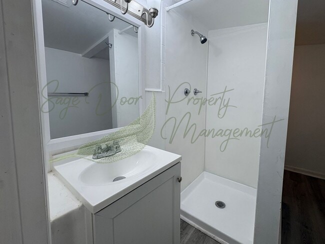 Building Photo - CHARMING STUDIO HOME!!!!