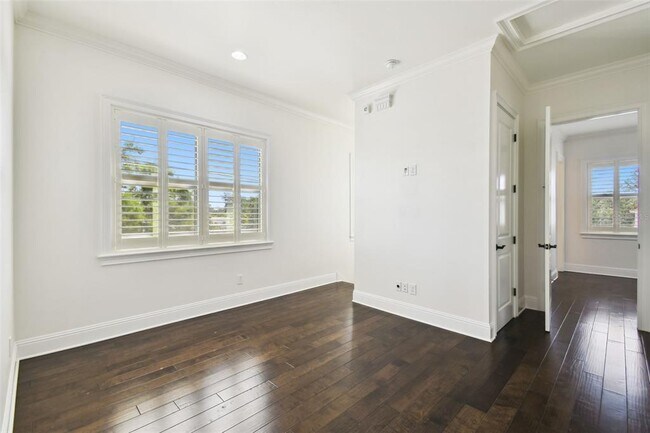 Building Photo - 134 Chesapeake Ave